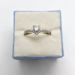 Size 7 Silver Tone Chevron Band Round CZ Solitaire Ring